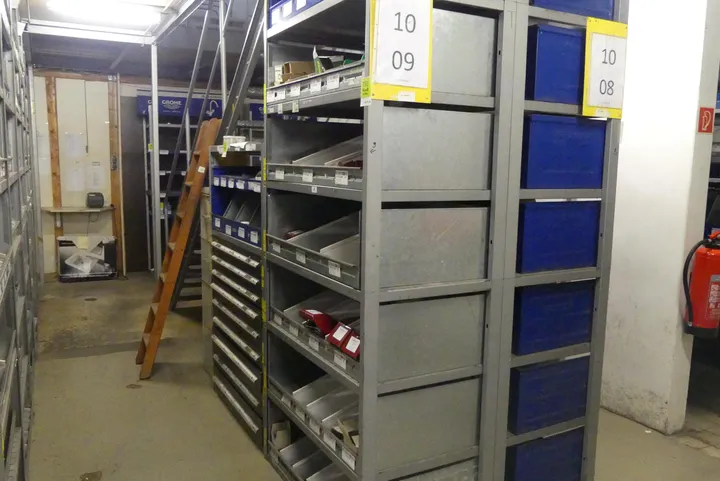 Konvolut Befestigung & Verbindungstechnik, Zubehör, divers Umfang: Feldinhalt mit Kisten